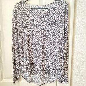 Old Navy long sleeve leopard print, size M.